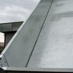 Unsinn UDK 3017-26-13 Stahlboden, E-Pumpe, 10 Zurrpins Spinlock – Bild 6